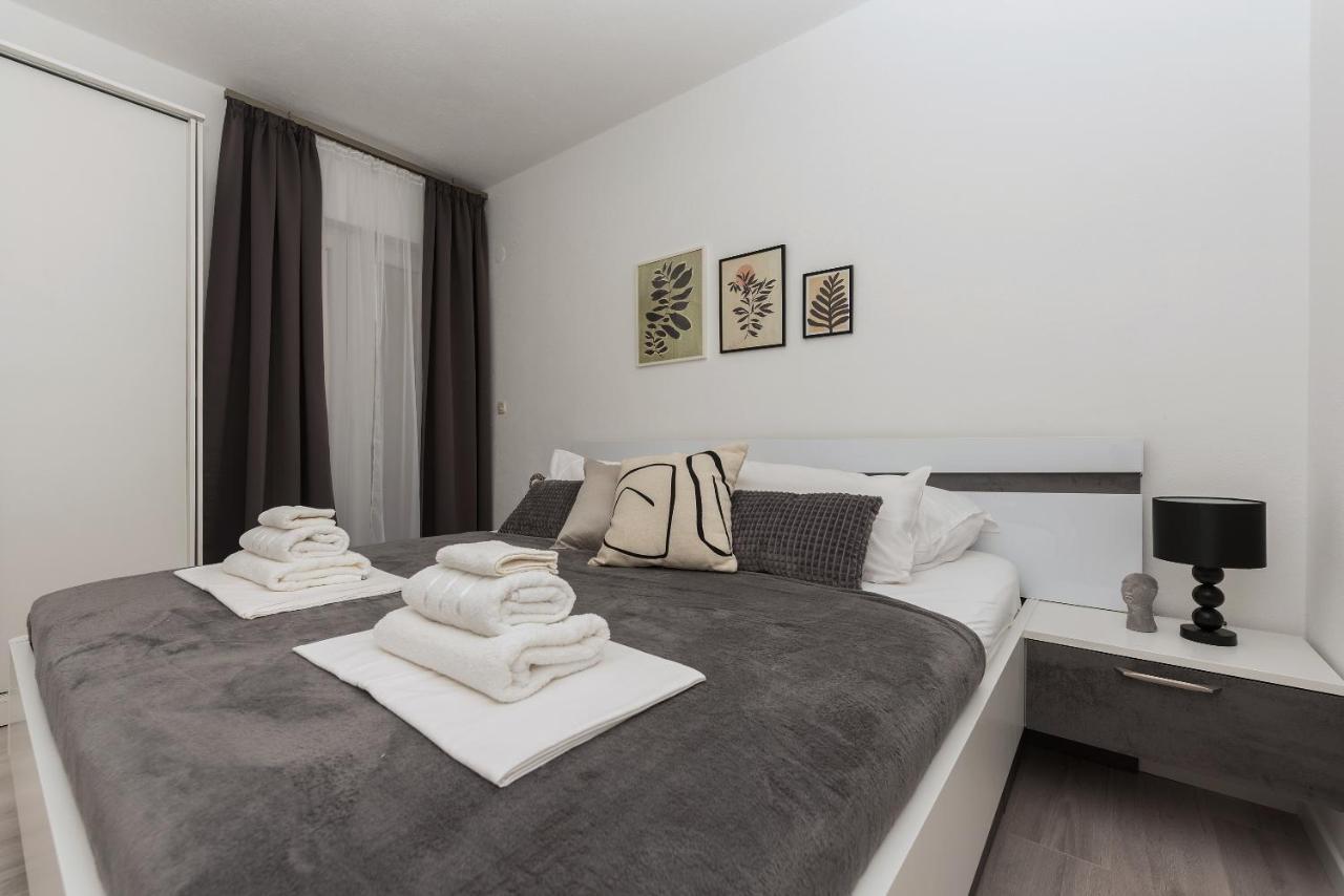Apartment Sole Mio -Sea View Makarska Exterior photo