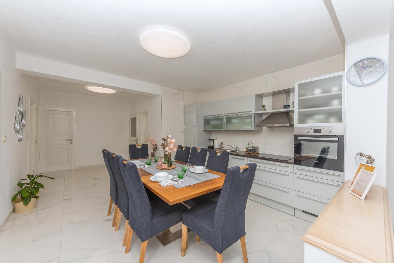 Apartment Sole Mio -Sea View Makarska Exterior photo