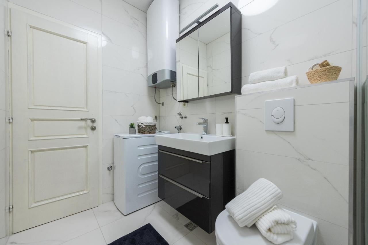 Apartment Sole Mio -Sea View Makarska Exterior photo